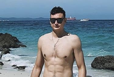 Van Lam khoe than hinh 6 mui hinh anh