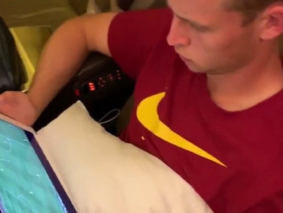 De Jong xem băng chiến thuật ảnh 1 De Jong xem bang chien thuat anh 1