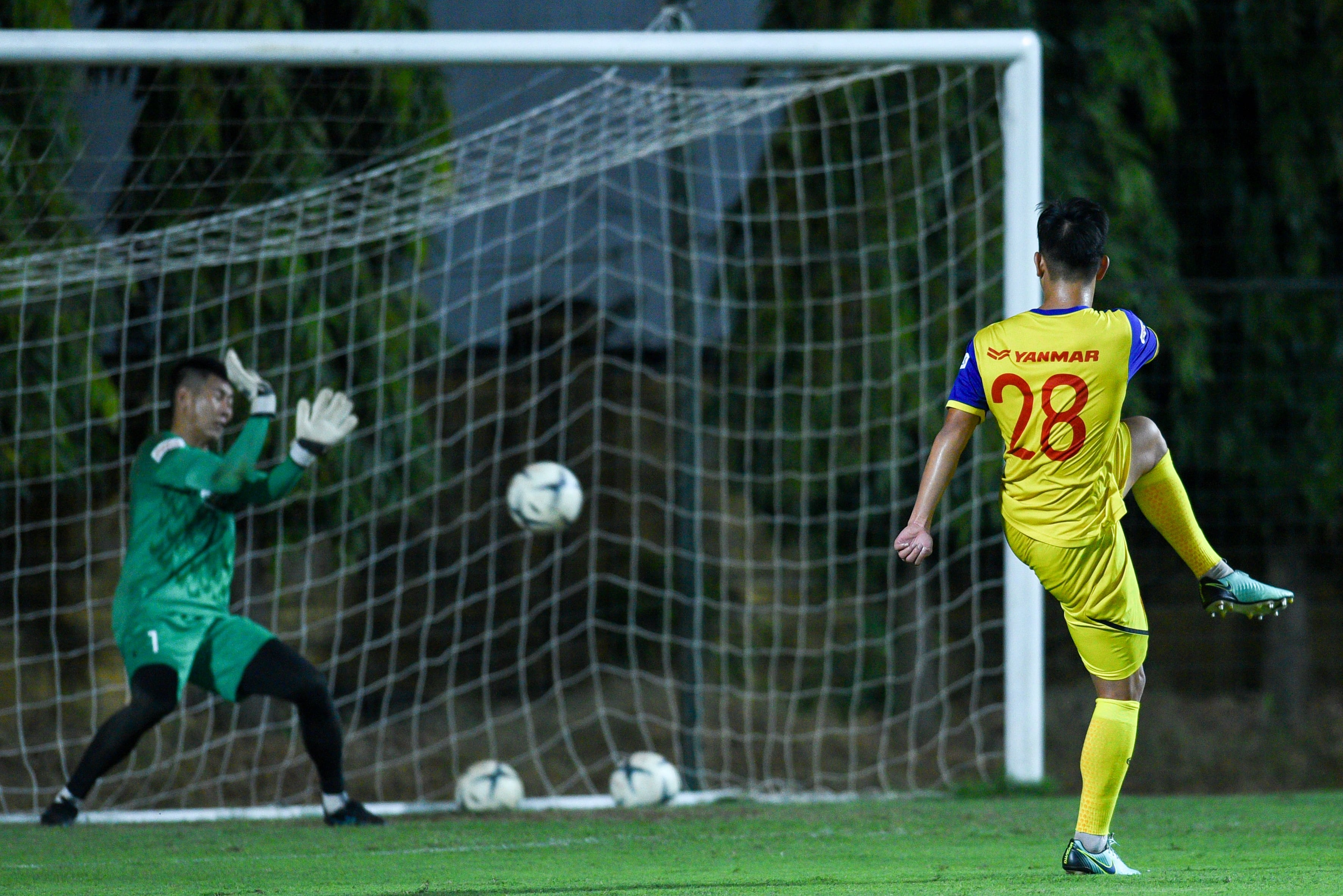 Tuyen Viet Nam hoi quan anh 3