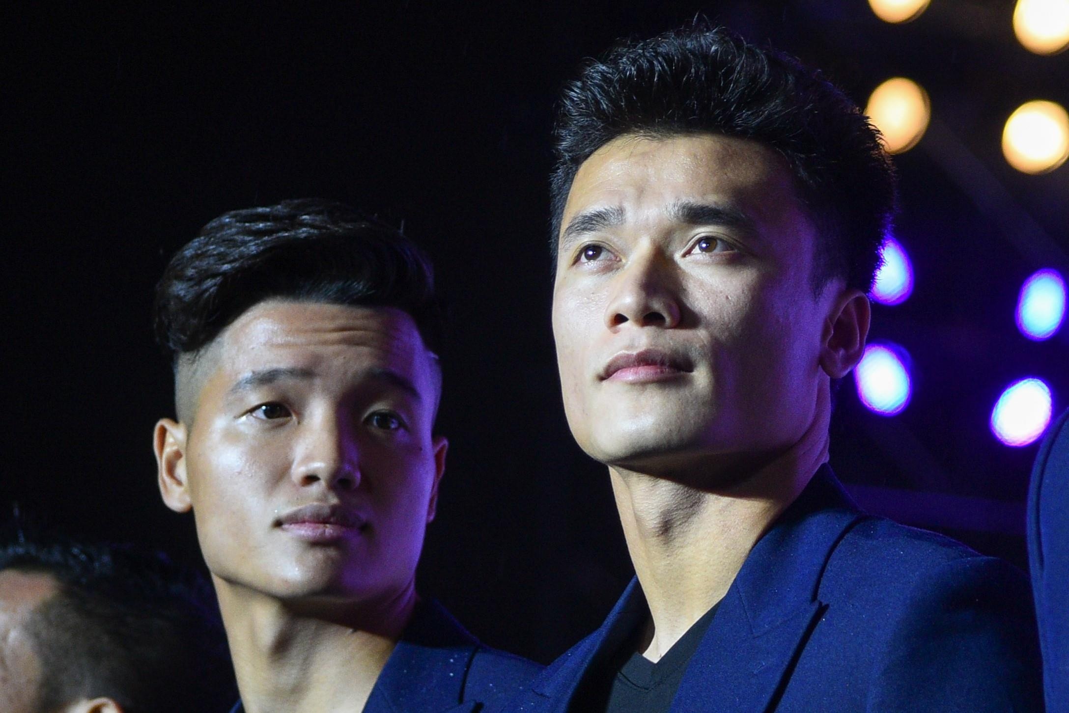 Bui Tien Dung, Quang Hai dien vest o le mung cong cua CLB Ha Noi hinh anh