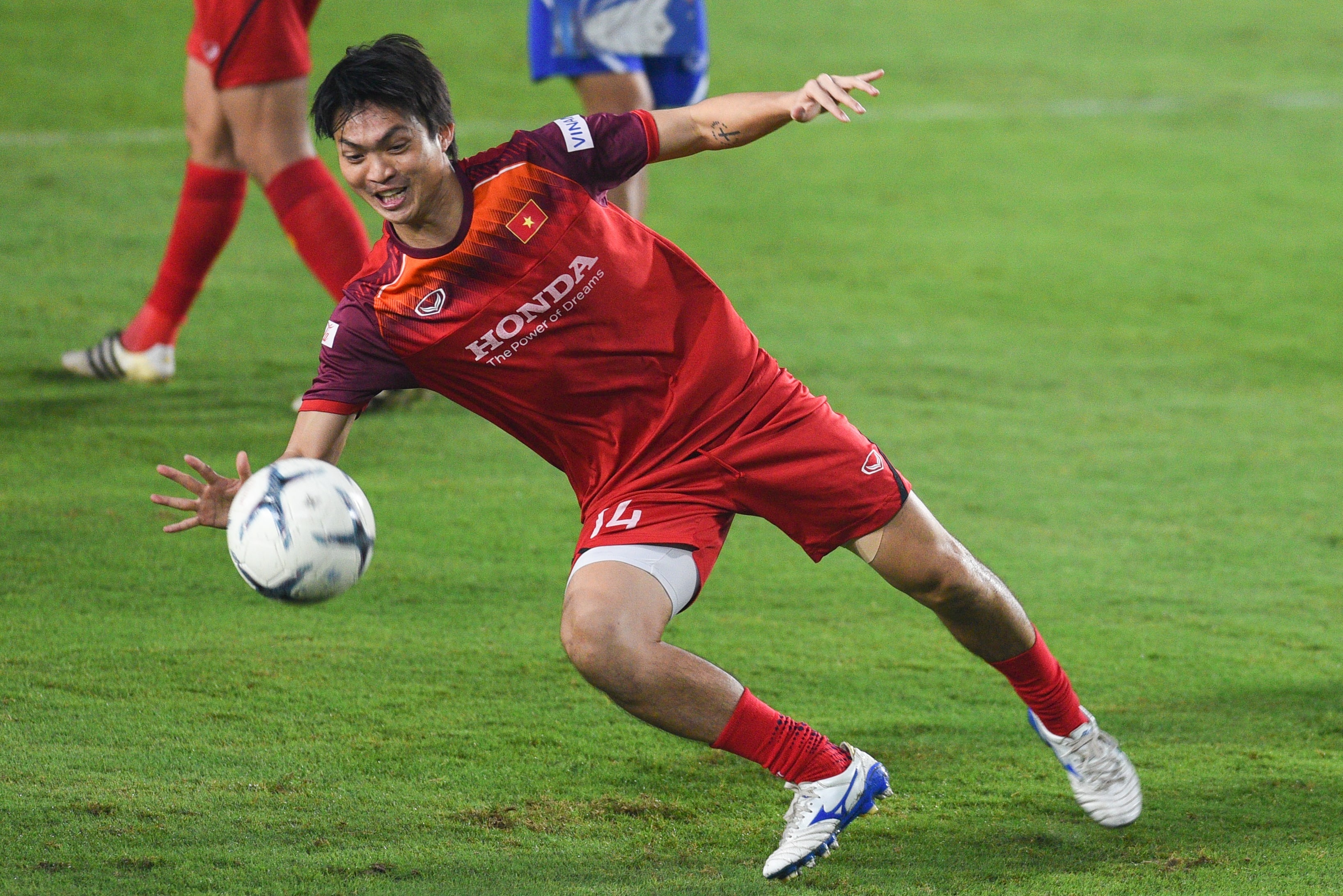 Tuyen Viet Nam tap luyen anh 6