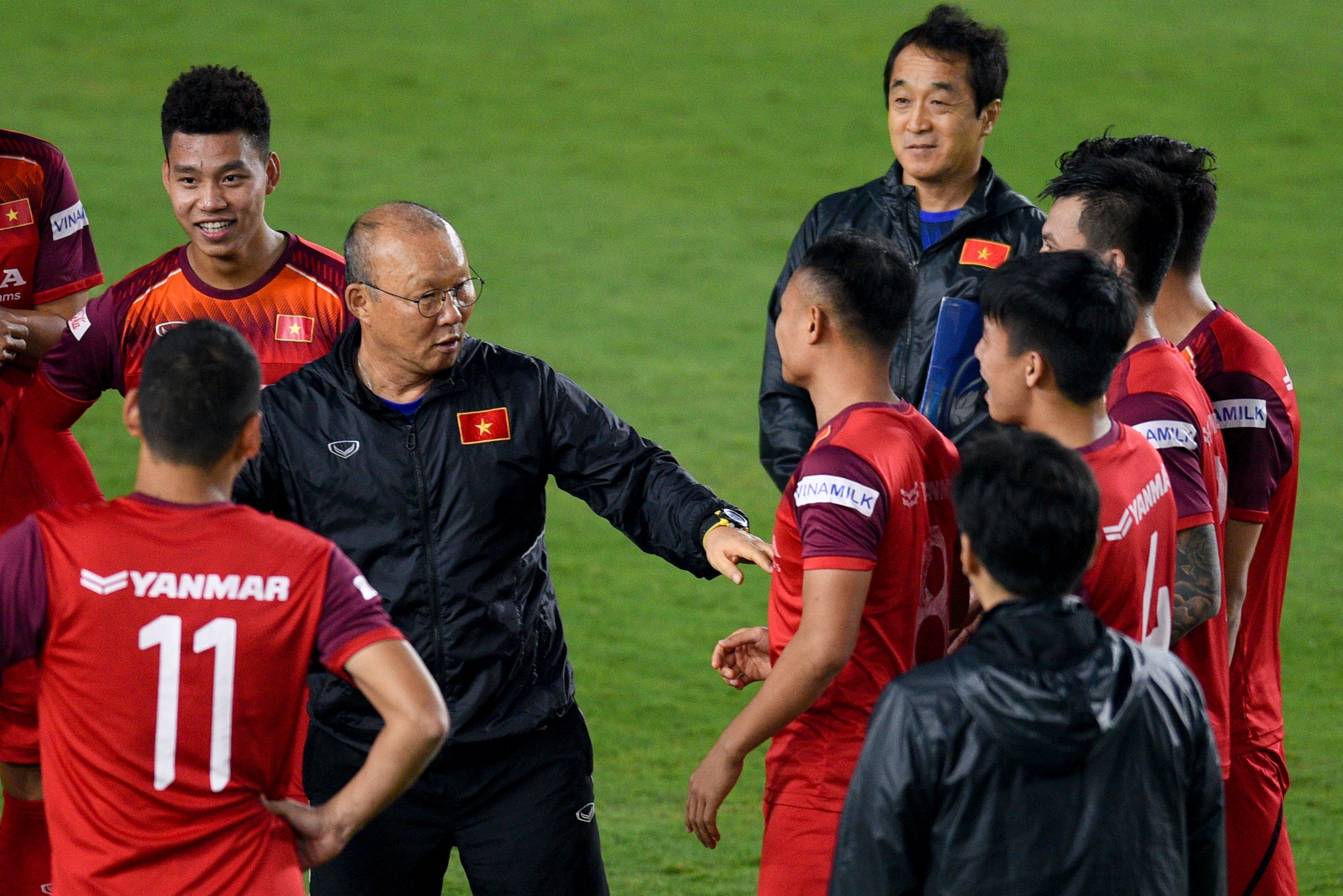 Tuyen Viet Nam tap luyen anh 9