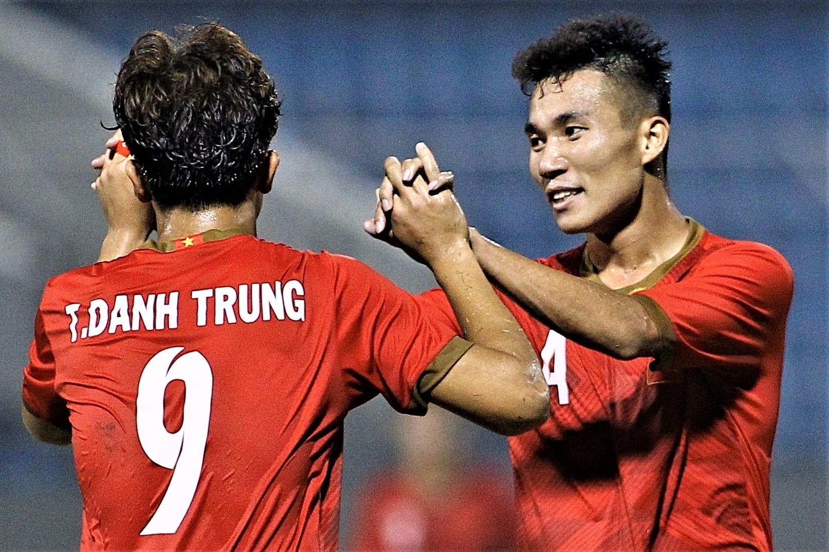 Danh Trung mo ty so cho U21 Viet Nam truoc Sinh vien Nhat Ban hinh anh