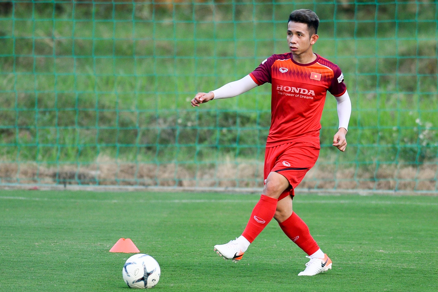 Cau thu Ha Noi hoi quan muon anh 4