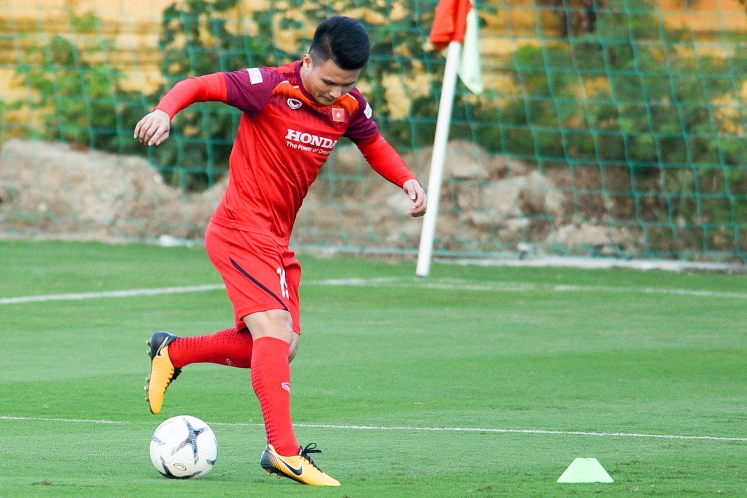 Cau thu Ha Noi hoi quan muon anh 5