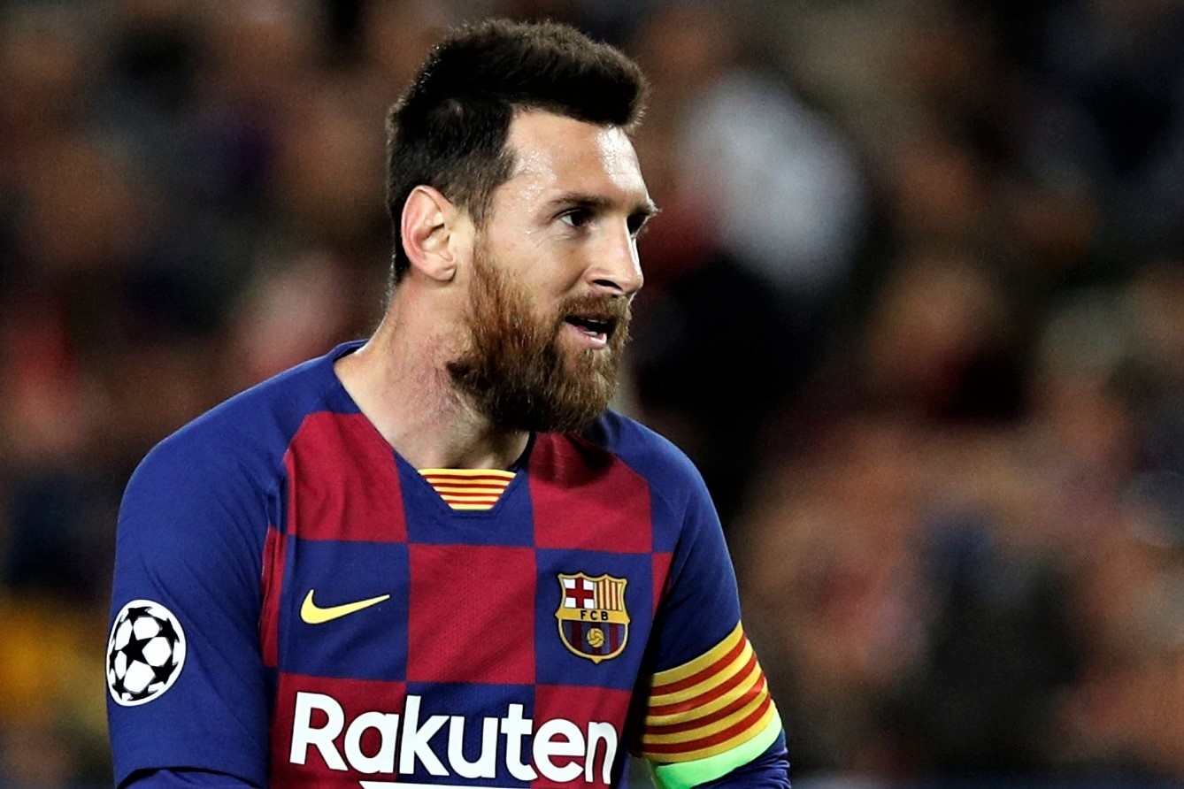 Messi bat luc truoc hang phong ngu Slavia Prague hinh anh