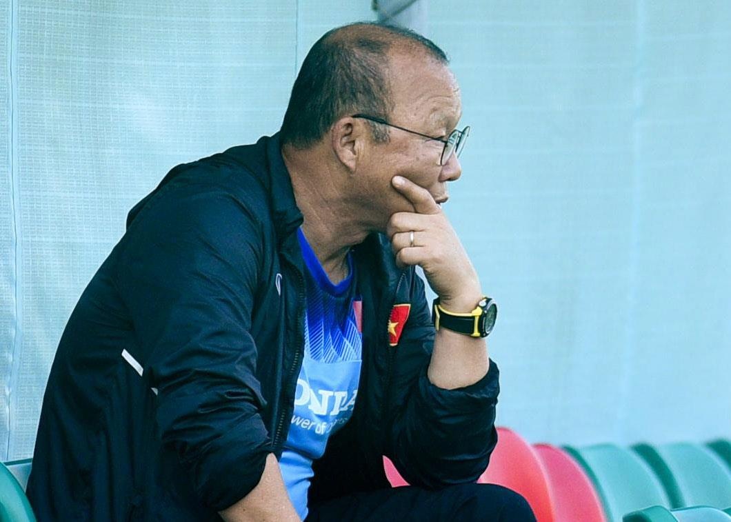 Thay Park den san tap som, tram tu truoc tran gap Thai Lan hinh anh