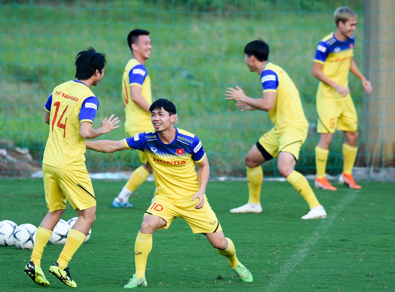 Việt Nam đấu với Thái Lan ảnh 5 Viet Nam dau voi Thai Lan anh 5