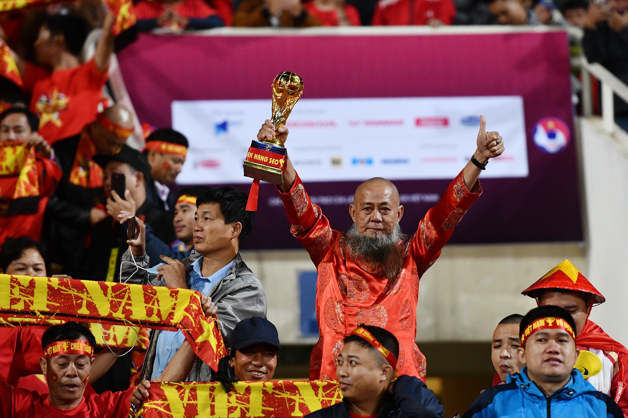 cổ động viên cổ vũ tuyển Việt Nam ảnh 8 co dong vien co vu tuyen Viet Nam anh 8