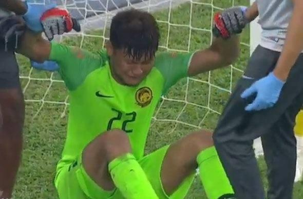 Tinh huong can pha dan den chan thuong cua thu mon Malaysia hinh anh