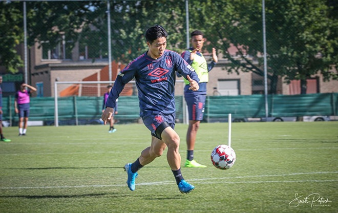 Cong Phuong thi dau o nuoc ngoai anh 2