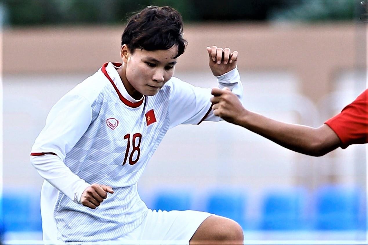 Nguyen Thi Van nang ty so len 3-0 cho tuyen nu Viet Nam hinh anh