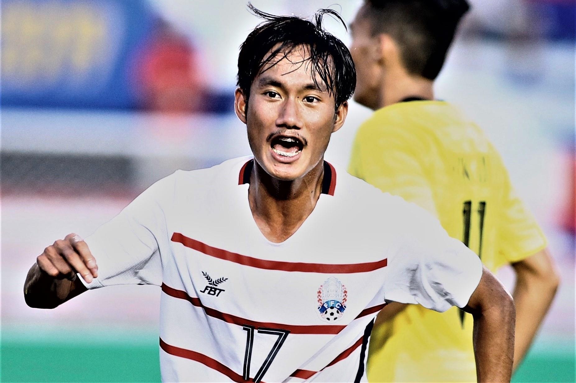 U22 Campuchia ghi 2 ban trong chua day 2 phut hinh anh