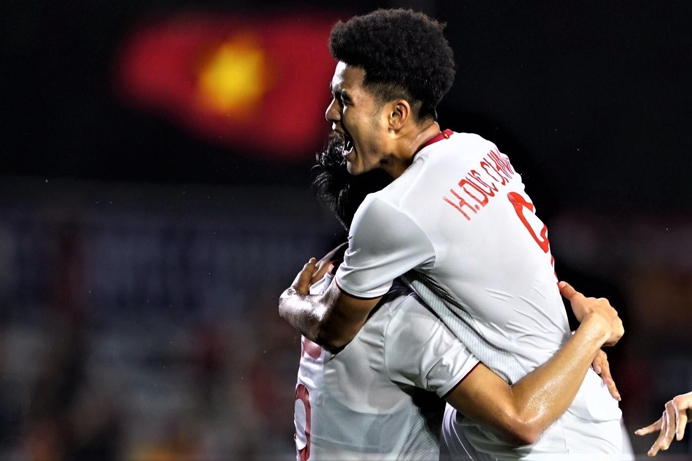 Duc Chinh danh dau mang ve tran thang cho U22 Viet Nam truoc Singapore hinh anh