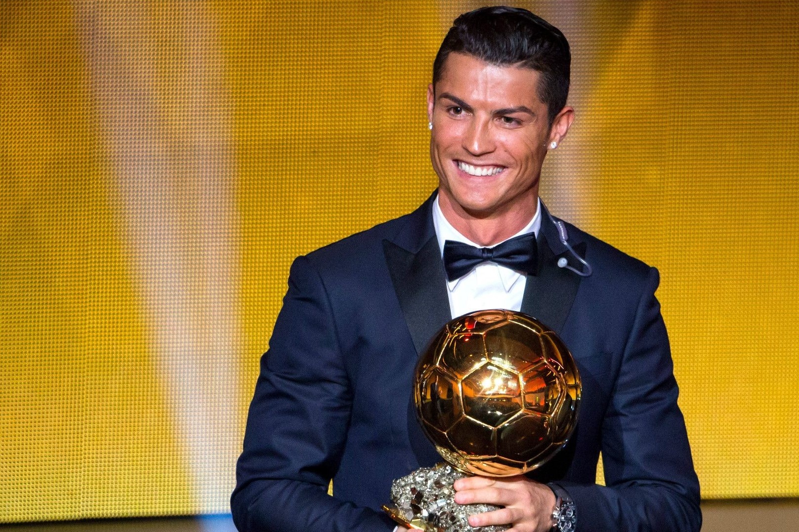 'Ronaldo se gianh Qua bong vang neu con o Real Madrid' hinh anh