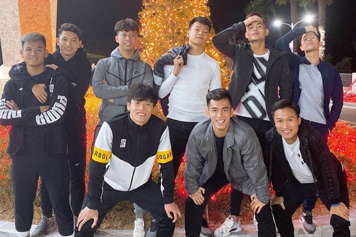 Dinh Trong, Hoang Duc khoe anh di choi o Han Quoc hinh anh