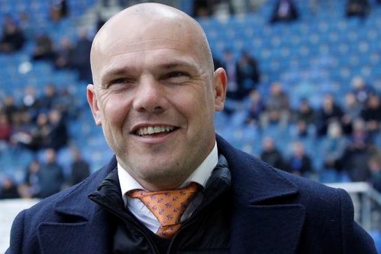 CLB Heerenveen gia han hop dong voi HLV Jansen hinh anh