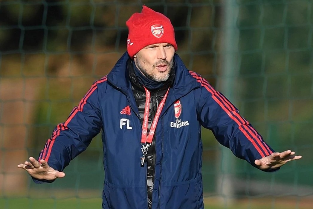 HLV Arteta giu Ljungberg o lai ban huan luyen Arsenal hinh anh