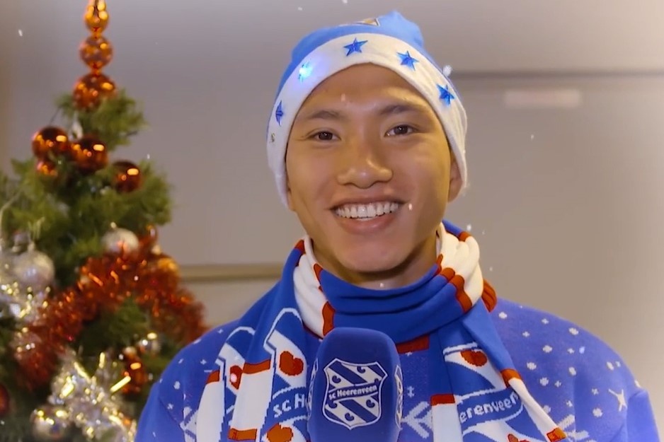 Van Hau gui loi chuc Giang sinh den nguoi ham mo Heerenveen hinh anh