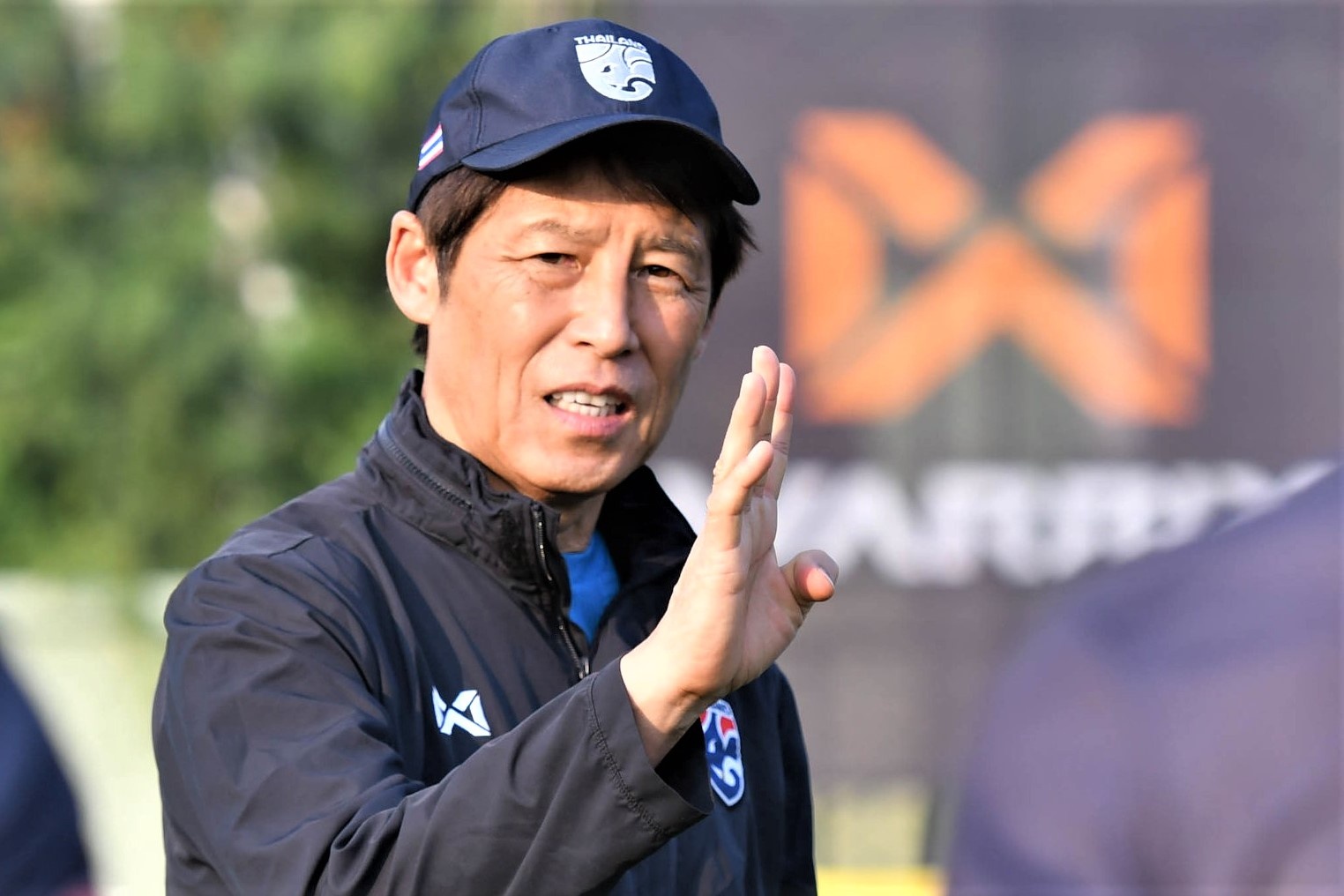 HLV Nishino: 'Viet Nam biet Thai Lan se thay doi loi choi' hinh anh