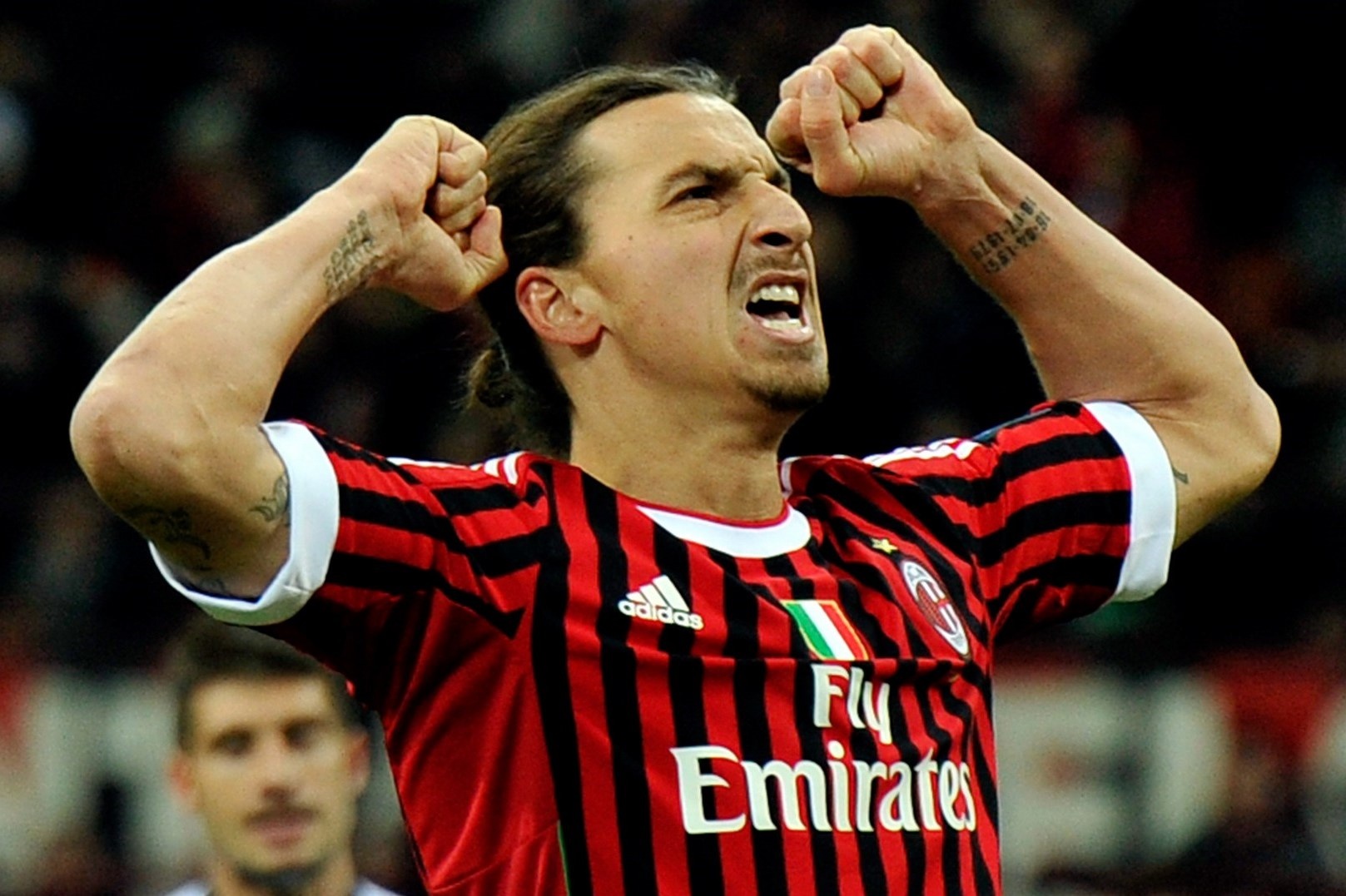 Ibrahimovic tro lai AC Milan sau hon 7 nam hinh anh