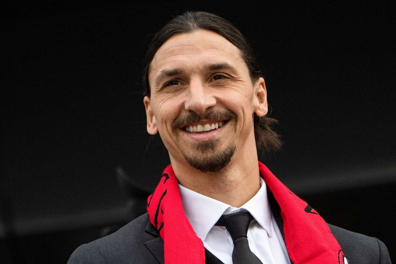 Ibrahimovic: 'Toi khong ve Milan de lam linh vat' hinh anh