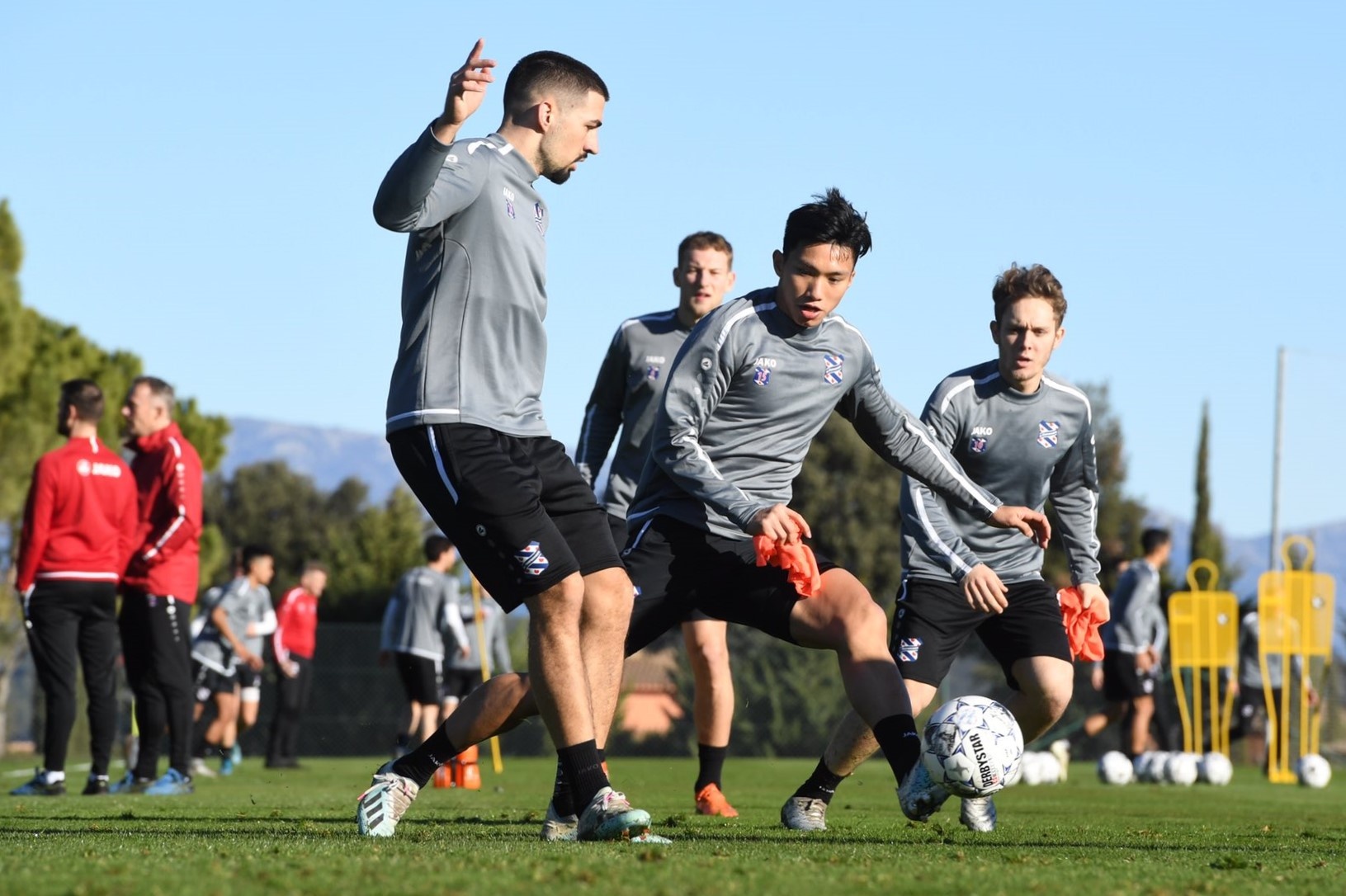 Van Hau khong du U23 chau A anh 1