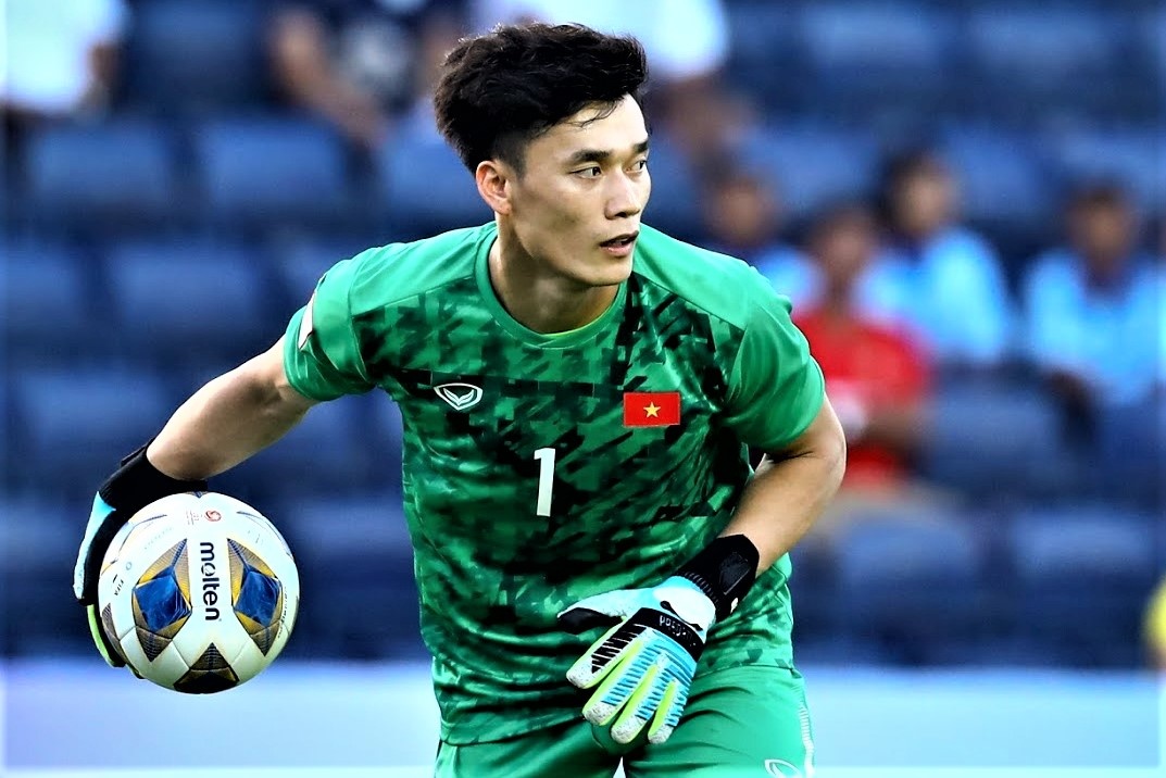 Bui Tien Dung nhieu lan cuu thua cho U23 Viet Nam hinh anh