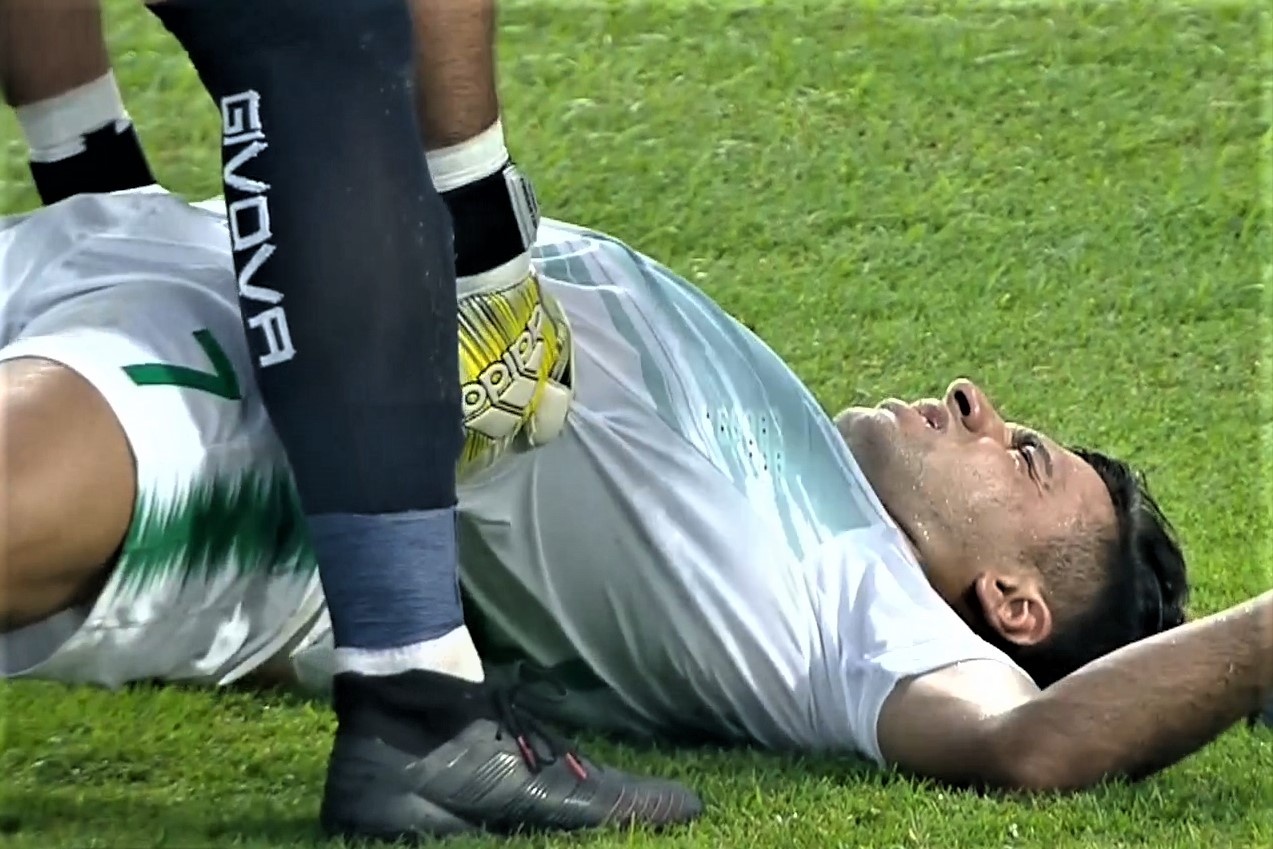 U23 Bahrain ghi ban mo ty so khi cau thu Iraq nam san hinh anh