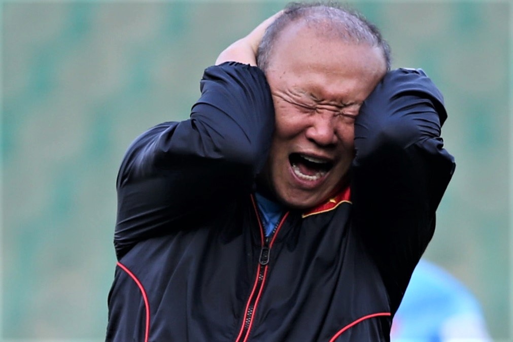 HLV Park thom ma Hoang Duc trong buoi tiec sinh nhat hinh anh