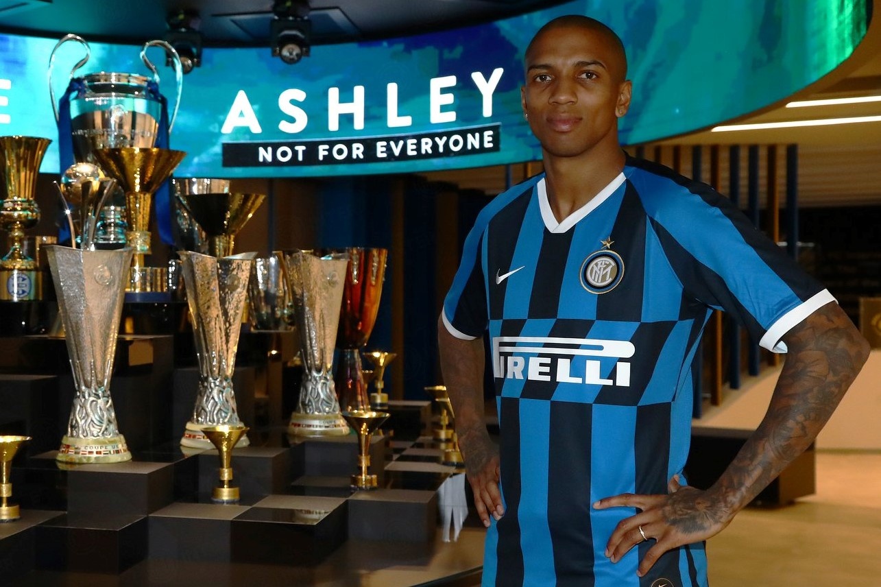 Ashley Young roi Man Utd, dau quan cho Inter Milan hinh anh