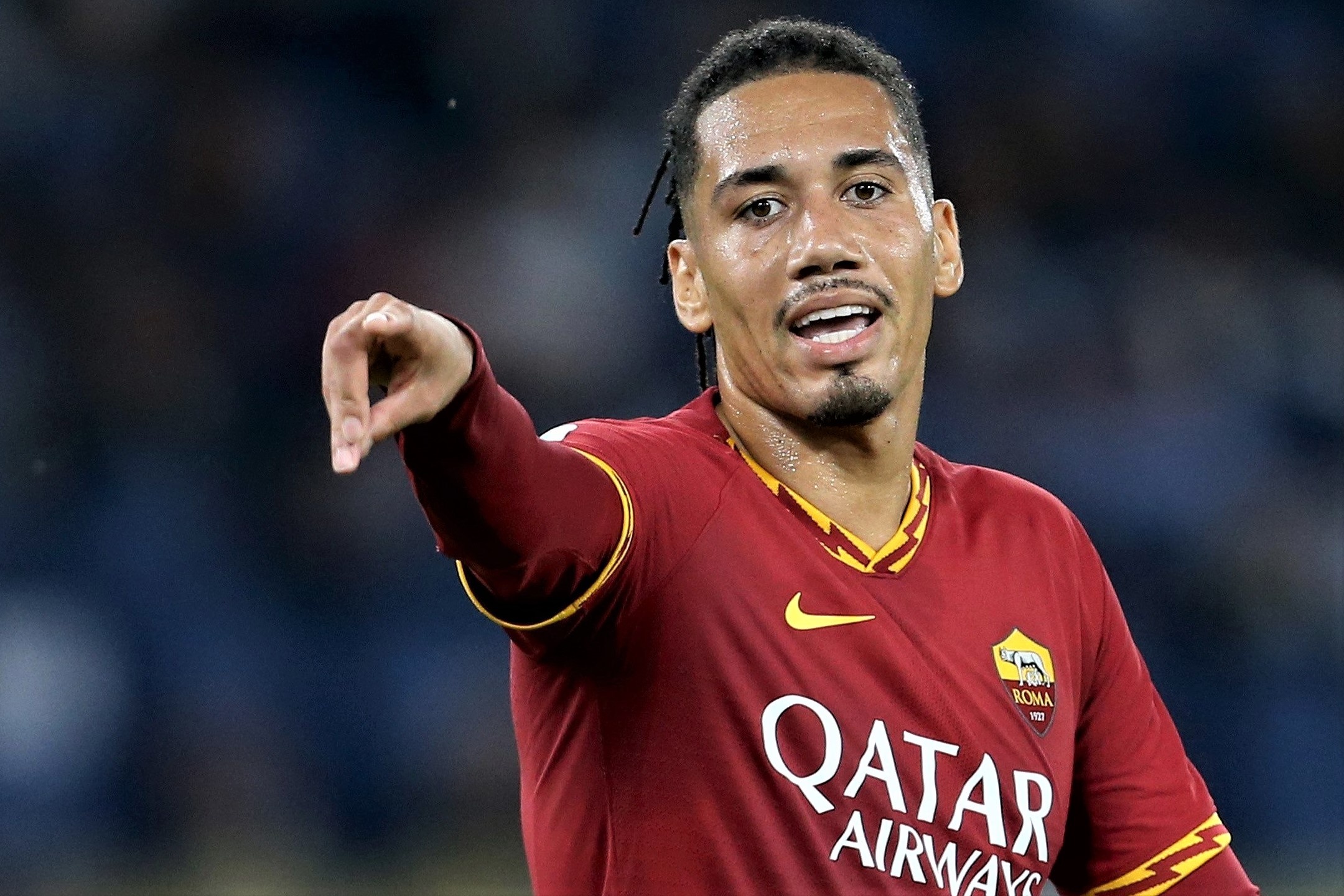 Man Utd quyet khong giam gia ban Smalling cho AS Roma hinh anh
