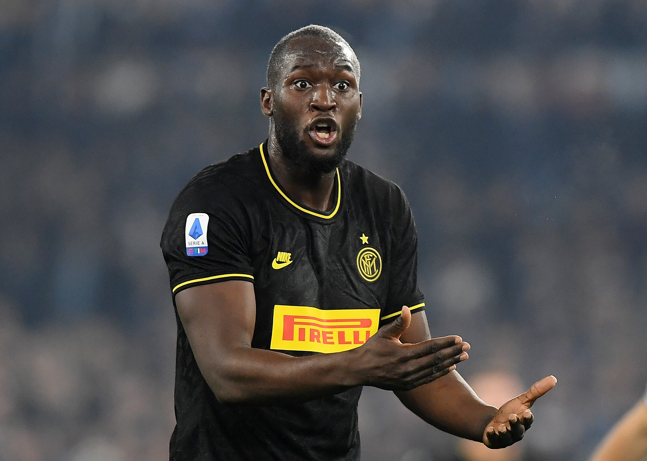 Ashley Young mo ty so, Inter van thua nguoc Lazio hinh anh