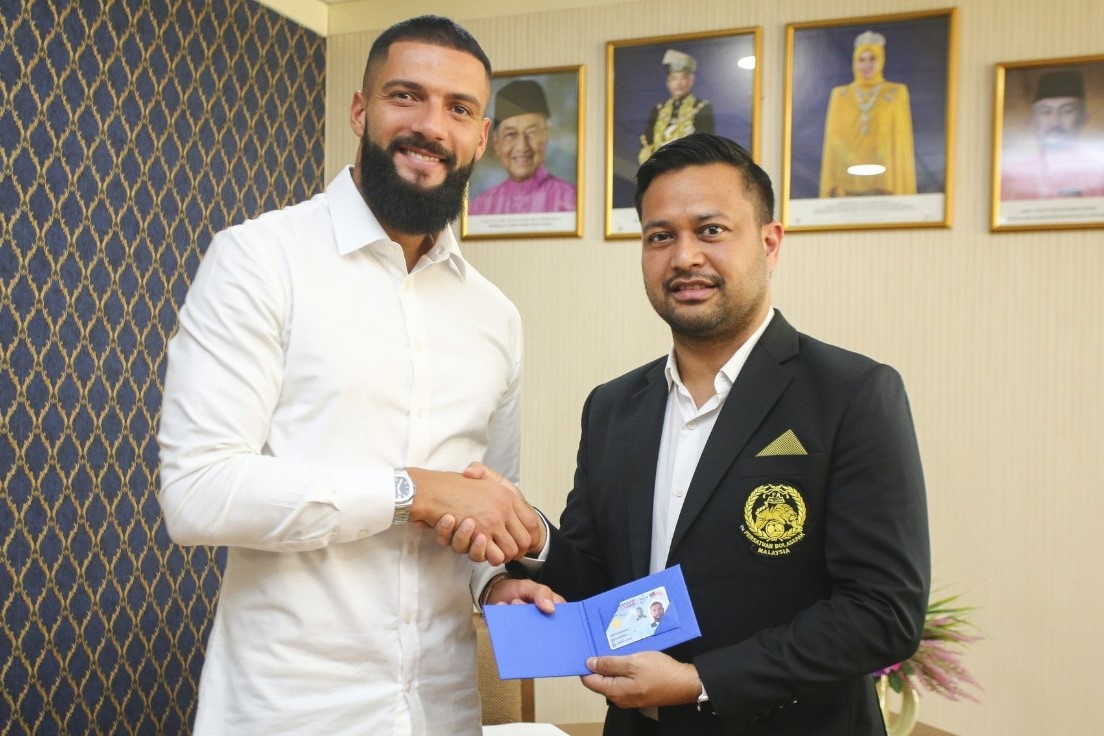 Malaysia bo sung cau thu nhap tich truoc tran gap Viet Nam hinh anh