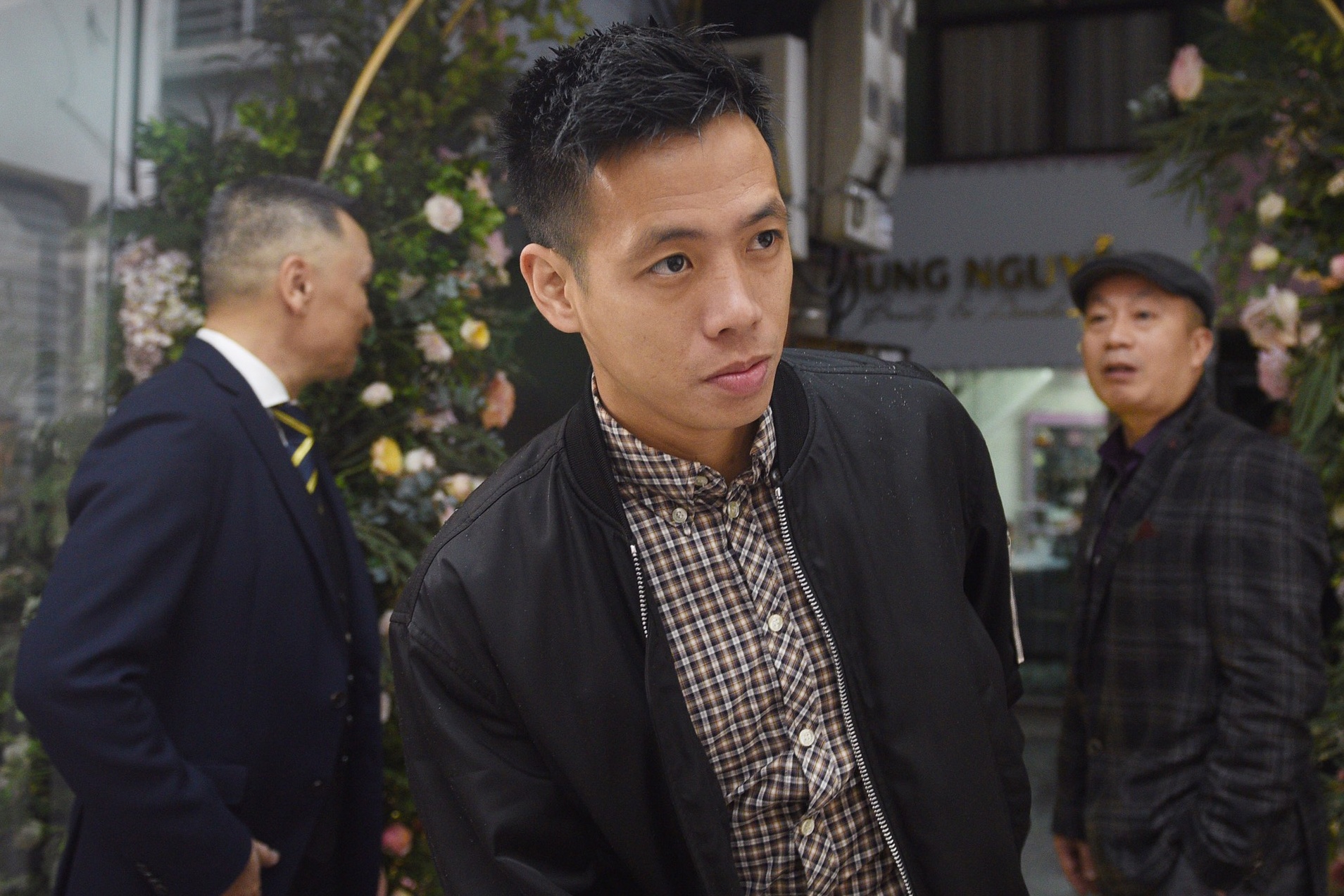 Van Quyet dai dien gia dinh don khach o nha Quynh Anh hinh anh