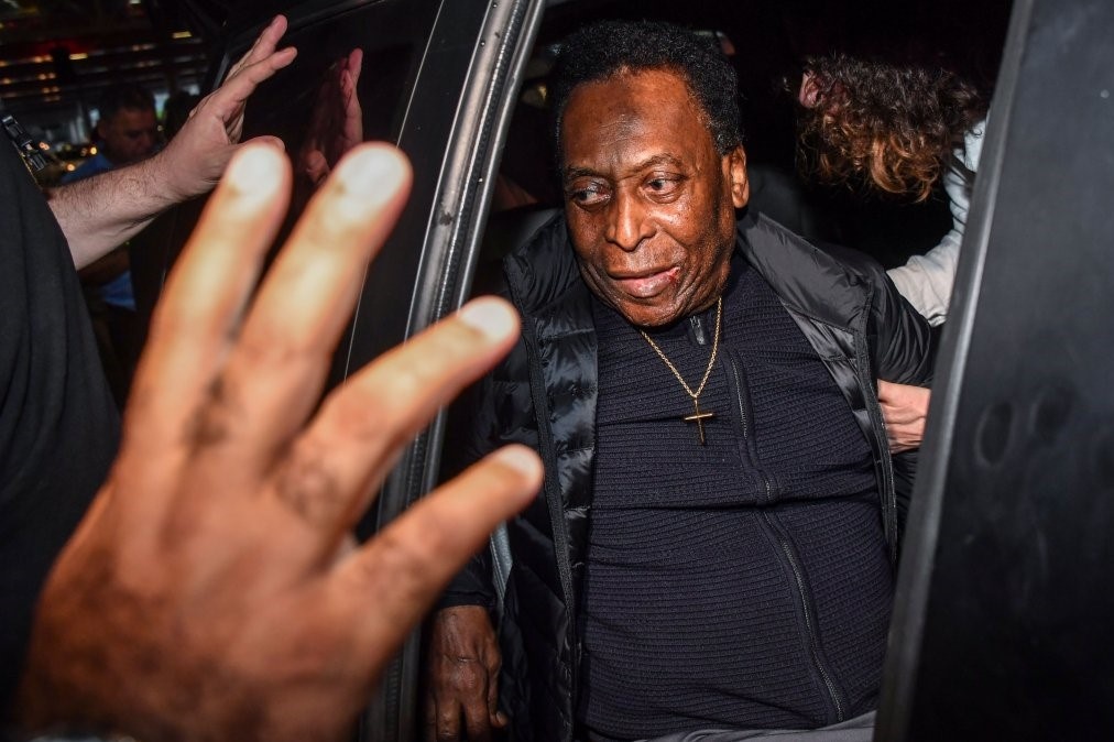 Huyen thoai Pele khong dam ra ngoai vi suc khoe yeu hinh anh