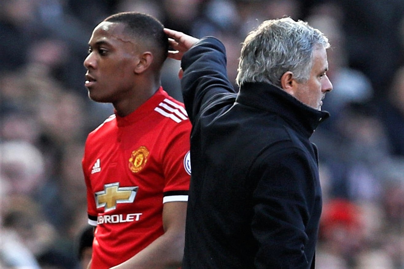 Martial tung ton thuong vi chieu khich tuong cua Mourinho hinh anh