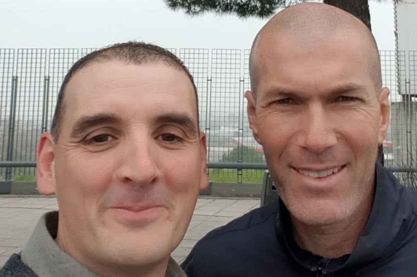 Zidane chup anh cung CDV sau va cham giao thong hinh anh