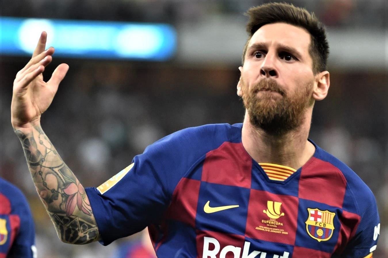 Messi lan dau nhan giai VDV cua nam cung Lewis Hamilton hinh anh