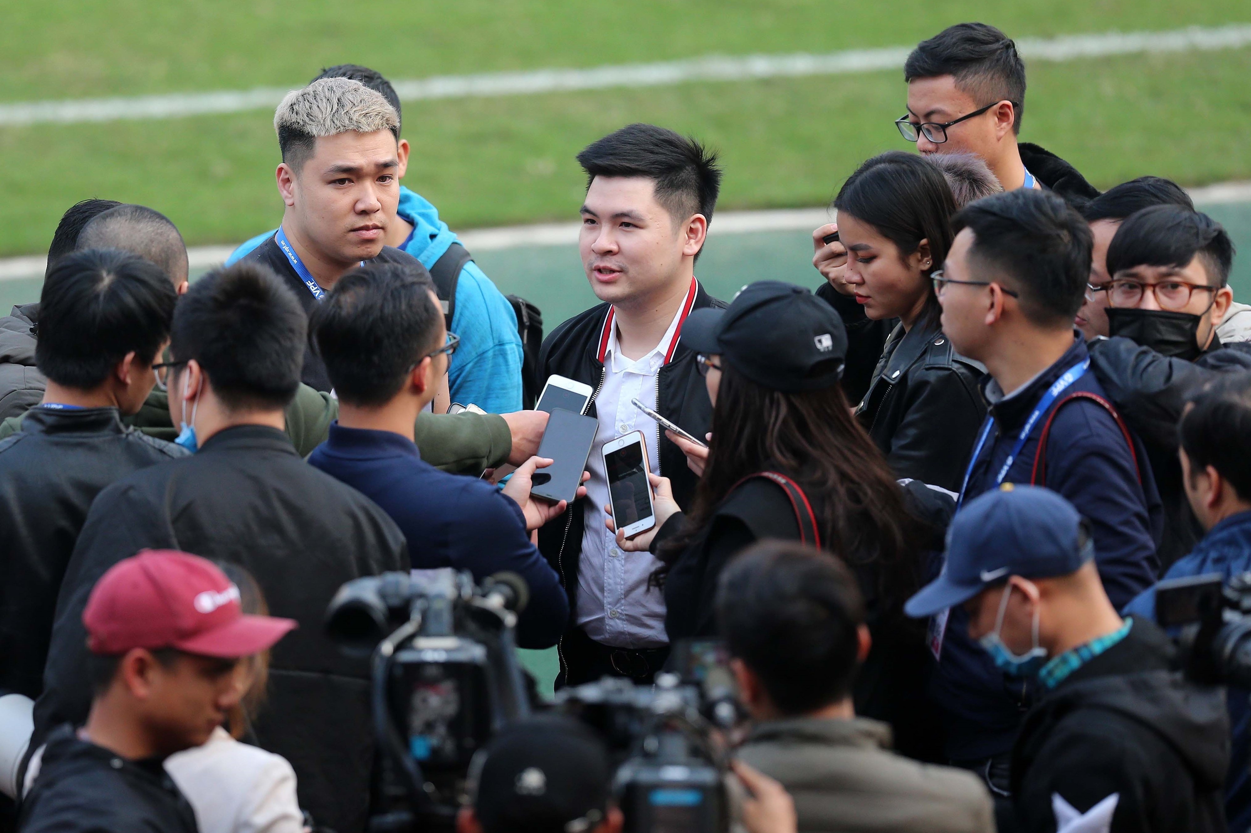 Tan chu tich CLB Ha Noi duoc truyen thong chu y trong ngay ra mat hinh anh