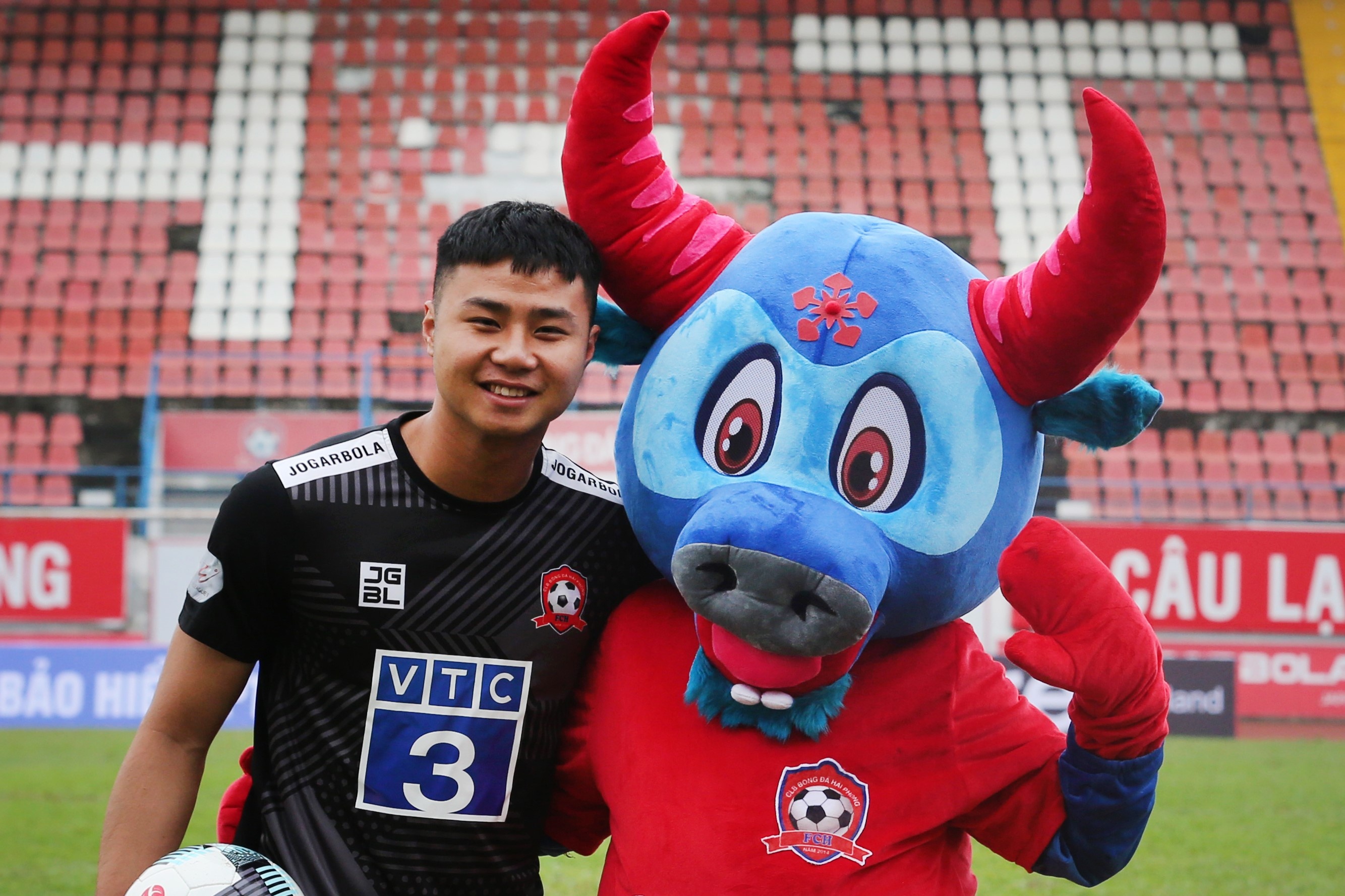 Them doi bong V.League co linh vat o mua giai moi hinh anh