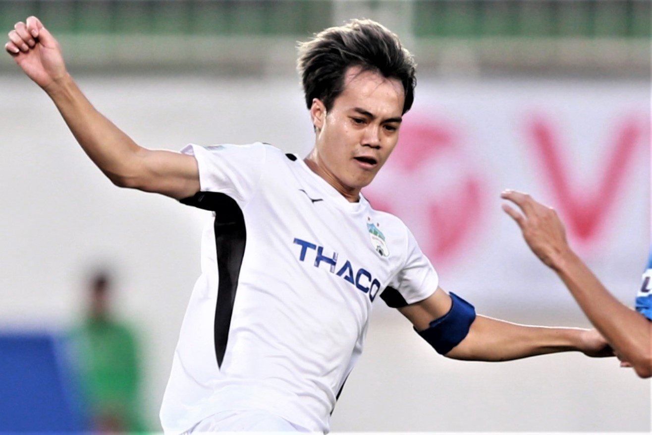 Van Toan but toc qua thu mon, kien tao cho dong doi ghi ban hinh anh