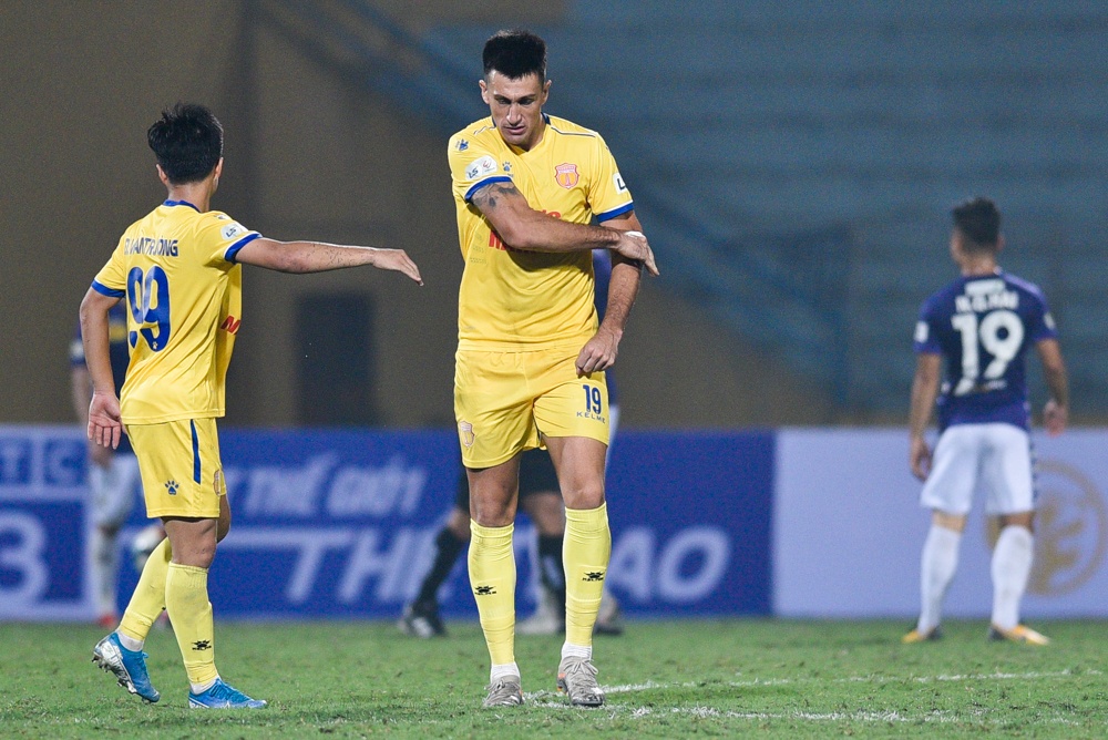 Ha Noi dau voi Nam Dinh anh 8