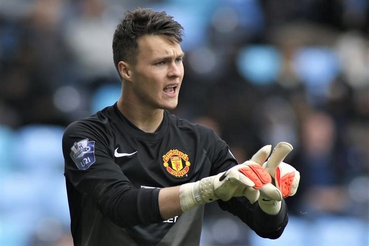 Thu mon MU bi cam thi dau vi can doi thu hinh anh