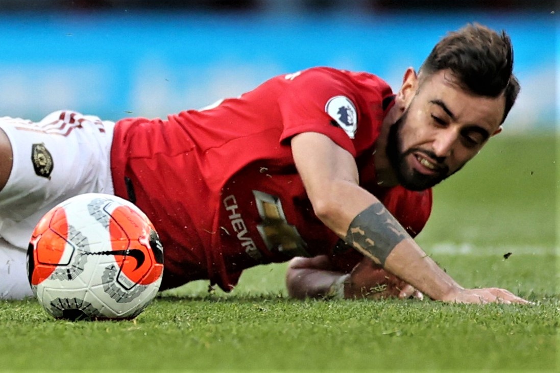 Fernandes bi to an va trong ban mo ty so cua MU hinh anh