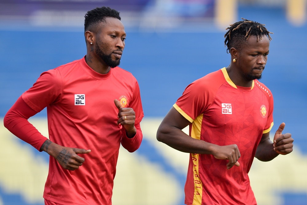 Hoang Vu Samson cho co hoi khoac ao tuyen Viet Nam hinh anh