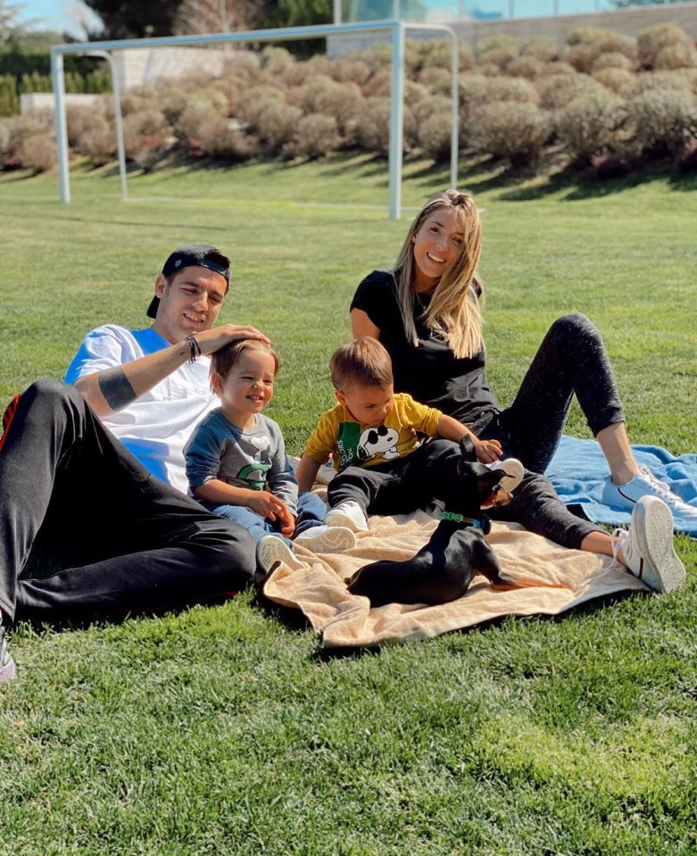 Sao bong da lam gi khi nghi thi dau vi dich Covid-19 anh 7