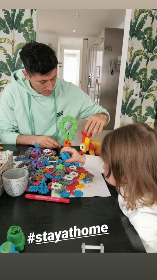 Sao bong da lam gi khi nghi thi dau vi dich Covid-19 anh 8