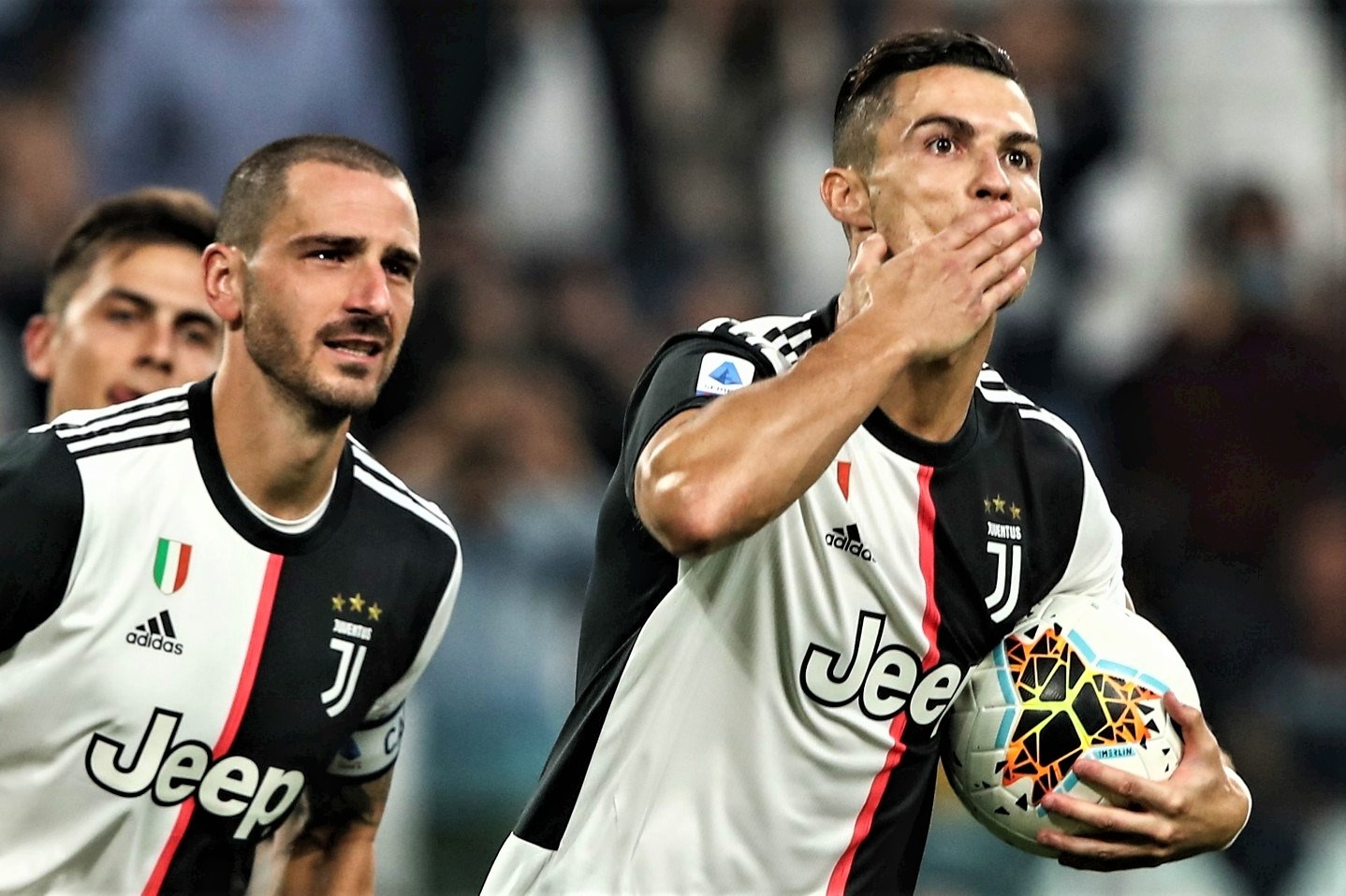 Juventus muon Ronaldo gan bo den nam 39 tuoi hinh anh