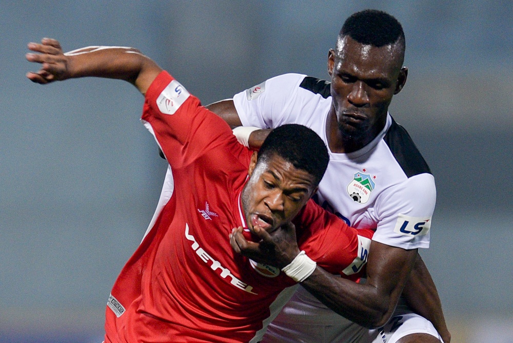 Man trinh dien cua tan binh Nigeria trong doi hinh HAGL hinh anh